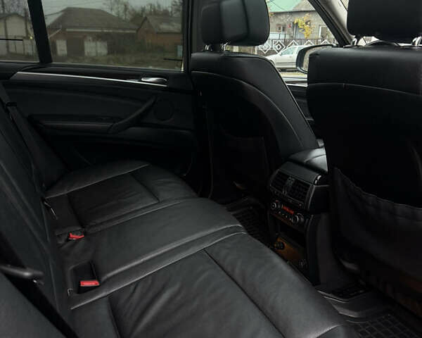 Серый БМВ Х5, объемом двигателя 2.98 л и пробегом 280 тыс. км за 12300 $, фото 14 на Automoto.ua