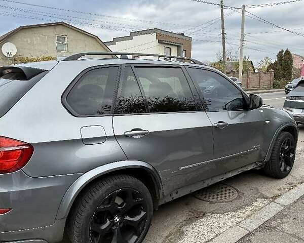 Серый БМВ Х5, объемом двигателя 3 л и пробегом 320 тыс. км за 16500 $, фото 1 на Automoto.ua