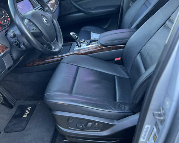 Серый БМВ Х5, объемом двигателя 3 л и пробегом 284 тыс. км за 16500 $, фото 6 на Automoto.ua