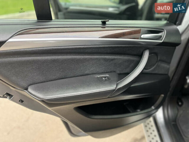 Серый БМВ Х5, объемом двигателя 3 л и пробегом 242 тыс. км за 18450 $, фото 16 на Automoto.ua