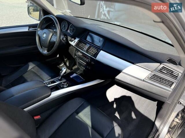 Серый БМВ Х5, объемом двигателя 3 л и пробегом 253 тыс. км за 15800 $, фото 25 на Automoto.ua