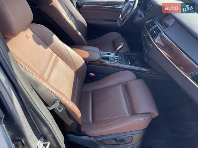 Серый БМВ Х5, объемом двигателя 3 л и пробегом 328 тыс. км за 16999 $, фото 42 на Automoto.ua