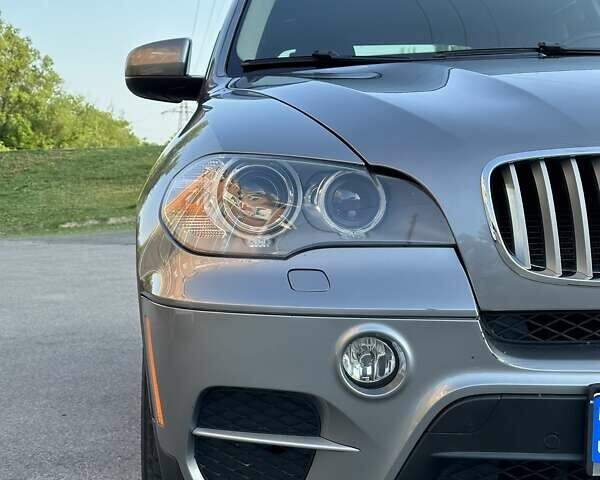 Серый БМВ Х5, объемом двигателя 3 л и пробегом 218 тыс. км за 18600 $, фото 1 на Automoto.ua