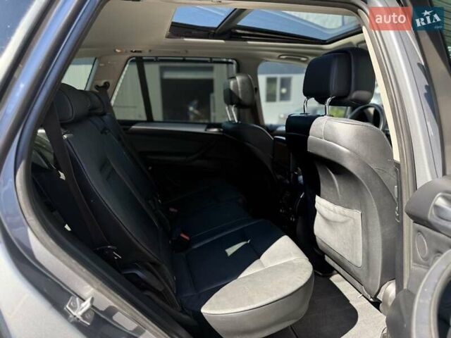 Серый БМВ Х5, объемом двигателя 3 л и пробегом 253 тыс. км за 15700 $, фото 59 на Automoto.ua