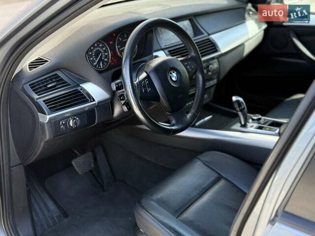 Серый БМВ Х5, объемом двигателя 3 л и пробегом 253 тыс. км за 15700 $, фото 28 на Automoto.ua