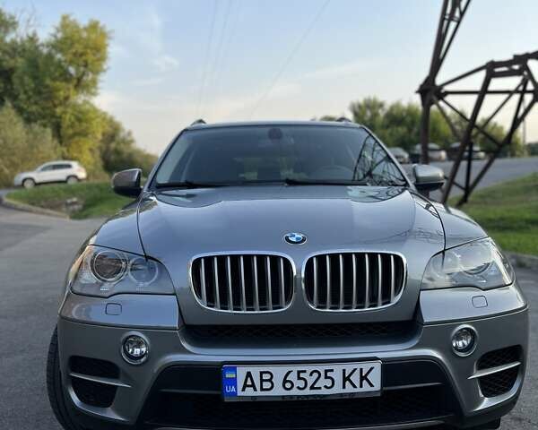 Серый БМВ Х5, объемом двигателя 3 л и пробегом 213 тыс. км за 20900 $, фото 1 на Automoto.ua