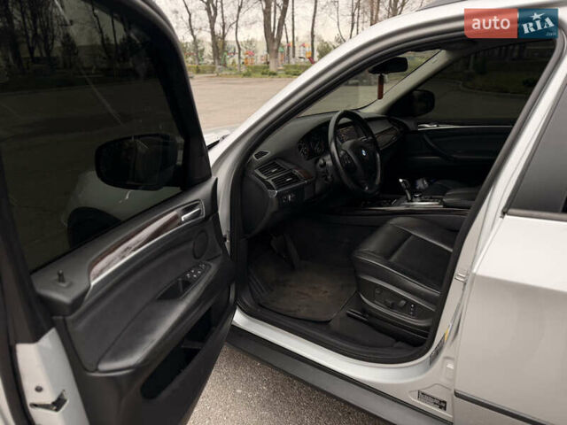 Сірий БМВ Х5, об'ємом двигуна 3 л та пробігом 198 тис. км за 18500 $, фото 13 на Automoto.ua