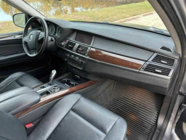 Серый БМВ Х5, объемом двигателя 3 л и пробегом 134 тыс. км за 8700 $, фото 13 на Automoto.ua