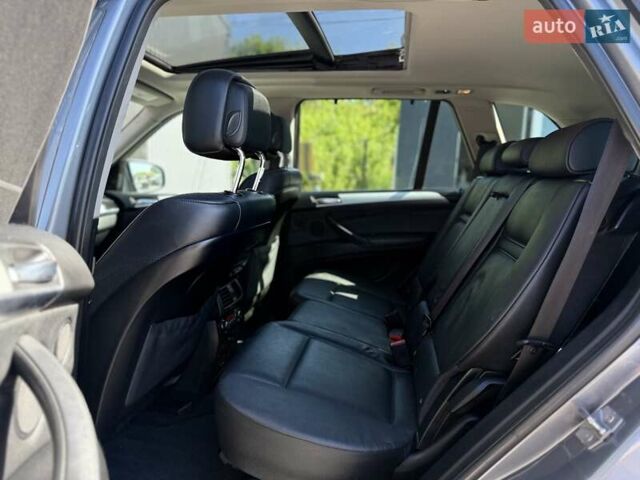 Серый БМВ Х5, объемом двигателя 3 л и пробегом 253 тыс. км за 15700 $, фото 64 на Automoto.ua
