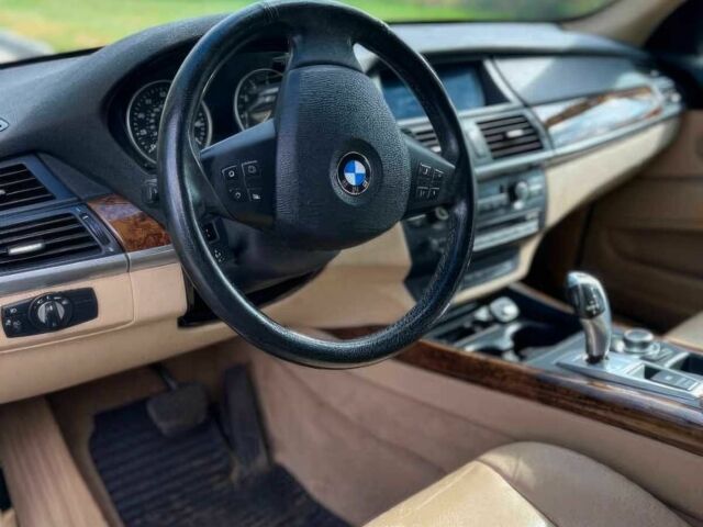 Серый БМВ Х5, объемом двигателя 3 л и пробегом 81 тыс. км за 7600 $, фото 5 на Automoto.ua