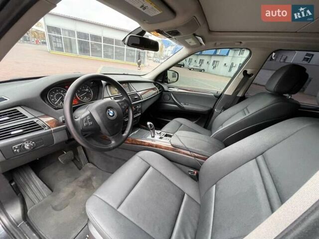 Серый БМВ Х5, объемом двигателя 3 л и пробегом 255 тыс. км за 12992 $, фото 40 на Automoto.ua