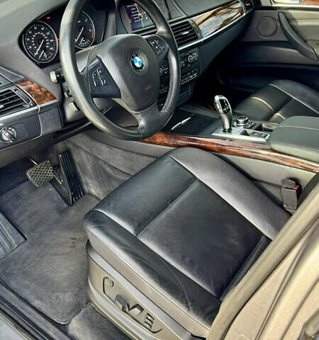 Серый БМВ Х5, объемом двигателя 2.99 л и пробегом 327 тыс. км за 16200 $, фото 16 на Automoto.ua