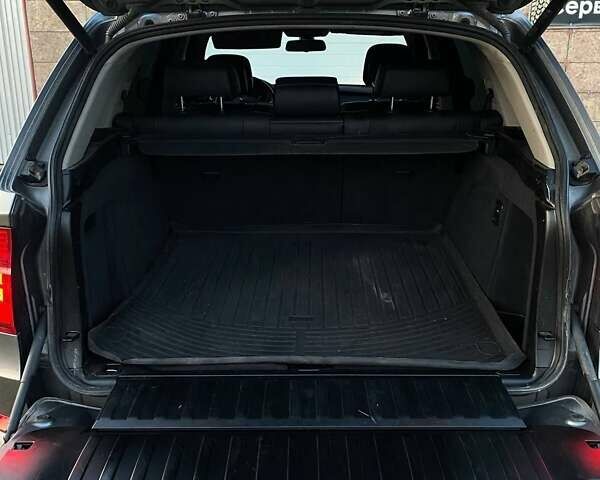 Серый БМВ Х5, объемом двигателя 3 л и пробегом 182 тыс. км за 19000 $, фото 19 на Automoto.ua