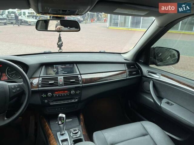 Серый БМВ Х5, объемом двигателя 3 л и пробегом 255 тыс. км за 12992 $, фото 37 на Automoto.ua