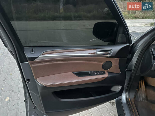 Серый БМВ Х5, объемом двигателя 3 л и пробегом 276 тыс. км за 15800 $, фото 25 на Automoto.ua