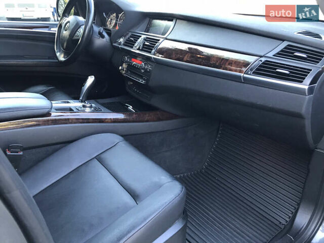 Серый БМВ Х5, объемом двигателя 3 л и пробегом 220 тыс. км за 15900 $, фото 2 на Automoto.ua