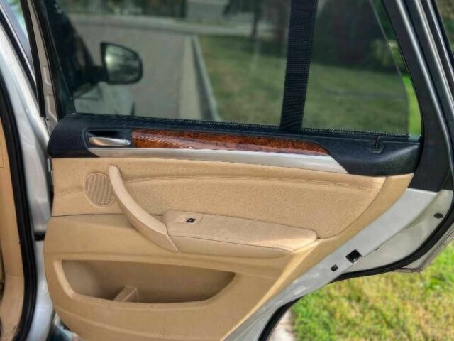 Серый БМВ Х5, объемом двигателя 3 л и пробегом 81 тыс. км за 7600 $, фото 9 на Automoto.ua