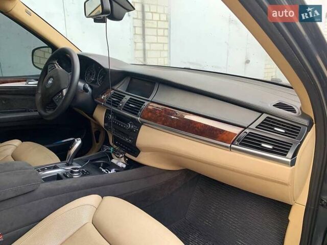 Серый БМВ Х5, объемом двигателя 3 л и пробегом 173 тыс. км за 24800 $, фото 9 на Automoto.ua