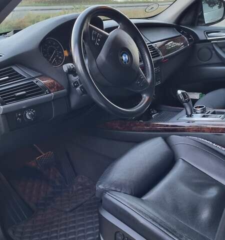 Серый БМВ Х5, объемом двигателя 2.98 л и пробегом 230 тыс. км за 18000 $, фото 8 на Automoto.ua