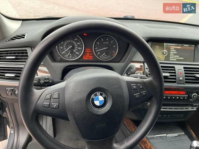 Серый БМВ Х5, объемом двигателя 3 л и пробегом 255 тыс. км за 12992 $, фото 26 на Automoto.ua