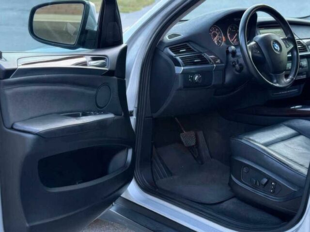 Серый БМВ Х5, объемом двигателя 3 л и пробегом 127 тыс. км за 8000 $, фото 8 на Automoto.ua