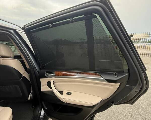 Серый БМВ Х5, объемом двигателя 3 л и пробегом 315 тыс. км за 16500 $, фото 16 на Automoto.ua