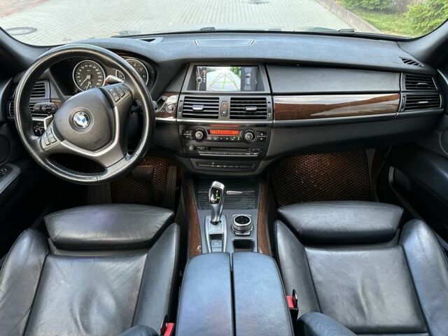 Серый БМВ Х5, объемом двигателя 3 л и пробегом 205 тыс. км за 15200 $, фото 6 на Automoto.ua