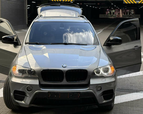 Серый БМВ Х5, объемом двигателя 3 л и пробегом 270 тыс. км за 21000 $, фото 3 на Automoto.ua