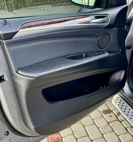 Серый БМВ Х5, объемом двигателя 2.99 л и пробегом 327 тыс. км за 16200 $, фото 19 на Automoto.ua