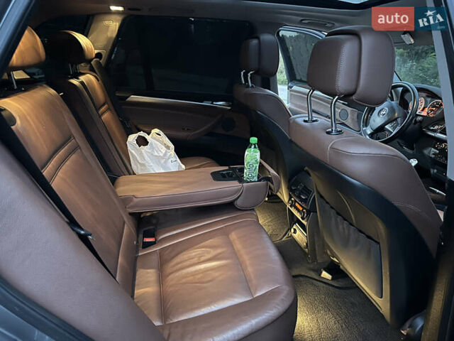 Серый БМВ Х5, объемом двигателя 3 л и пробегом 276 тыс. км за 15800 $, фото 31 на Automoto.ua