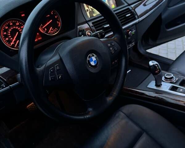 Сірий БМВ Х5, об'ємом двигуна 2.98 л та пробігом 250 тис. км за 15000 $, фото 13 на Automoto.ua