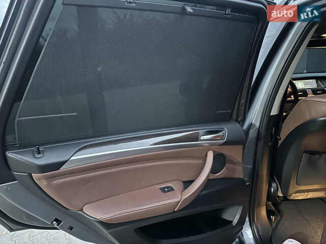 Серый БМВ Х5, объемом двигателя 3 л и пробегом 276 тыс. км за 15800 $, фото 21 на Automoto.ua