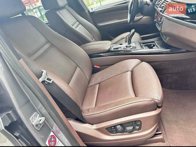 Сірий БМВ Х5, об'ємом двигуна 3 л та пробігом 274 тис. км за 22170 $, фото 13 на Automoto.ua