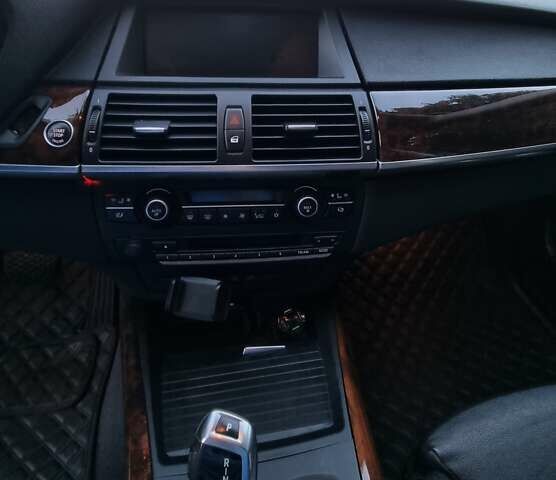 Серый БМВ Х5, объемом двигателя 2.98 л и пробегом 230 тыс. км за 18000 $, фото 10 на Automoto.ua