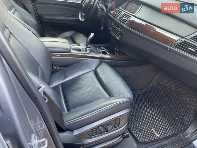 Серый БМВ Х5, объемом двигателя 2.98 л и пробегом 324 тыс. км за 15500 $, фото 14 на Automoto.ua
