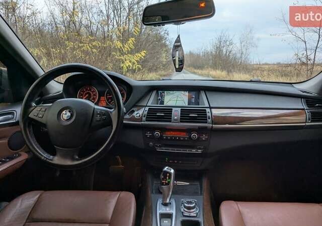 Серый БМВ Х5, объемом двигателя 3 л и пробегом 276 тыс. км за 15999 $, фото 25 на Automoto.ua