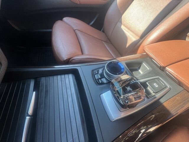 БМВ Х5 2013 в Черновцах на Automoto.ua Серый БМВ Х5, объемом двигателя 3 л и пробегом 237 тыс. км за 19500 $, фото 4 на Automoto.ua