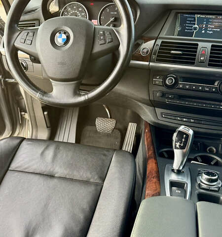 Серый БМВ Х5, объемом двигателя 2.99 л и пробегом 327 тыс. км за 16200 $, фото 18 на Automoto.ua