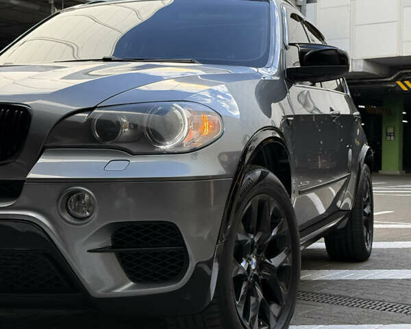 Серый БМВ Х5, объемом двигателя 3 л и пробегом 270 тыс. км за 21000 $, фото 7 на Automoto.ua