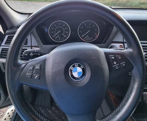 Серый БМВ Х5, объемом двигателя 2.98 л и пробегом 230 тыс. км за 18000 $, фото 9 на Automoto.ua