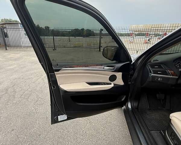 Серый БМВ Х5, объемом двигателя 3 л и пробегом 315 тыс. км за 16500 $, фото 13 на Automoto.ua