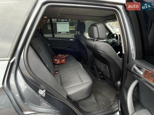 Серый БМВ Х5, объемом двигателя 3 л и пробегом 255 тыс. км за 12992 $, фото 32 на Automoto.ua