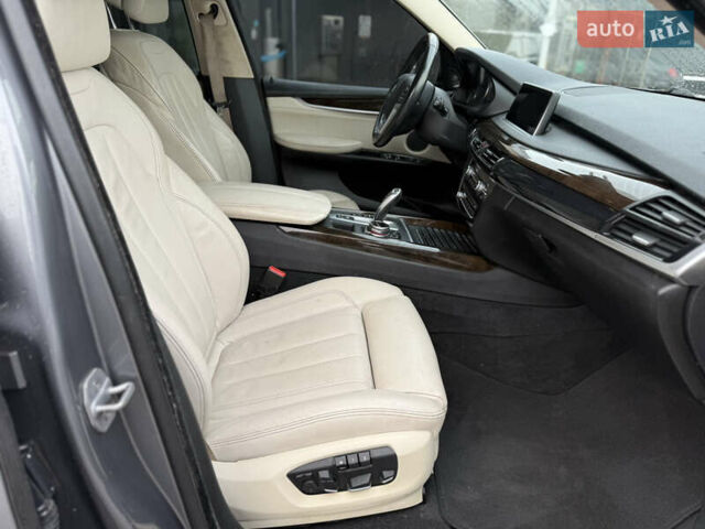 Серый БМВ Х5, объемом двигателя 3 л и пробегом 230 тыс. км за 14900 $, фото 33 на Automoto.ua