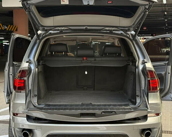 Серый БМВ Х5, объемом двигателя 3 л и пробегом 270 тыс. км за 21000 $, фото 26 на Automoto.ua