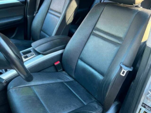 Сірий БМВ Х5, об'ємом двигуна 3 л та пробігом 94 тис. км за 12000 $, фото 4 на Automoto.ua
