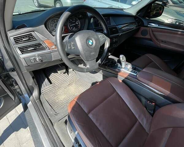 Серый БМВ Х5, объемом двигателя 3 л и пробегом 267 тыс. км за 16500 $, фото 11 на Automoto.ua