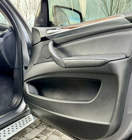 Серый БМВ Х5, объемом двигателя 2.99 л и пробегом 327 тыс. км за 16200 $, фото 22 на Automoto.ua