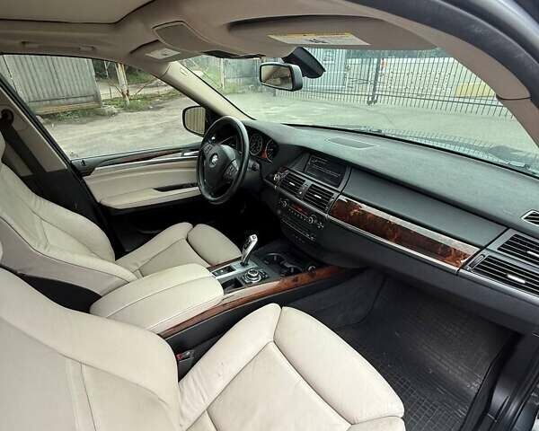 Серый БМВ Х5, объемом двигателя 3 л и пробегом 315 тыс. км за 16500 $, фото 19 на Automoto.ua