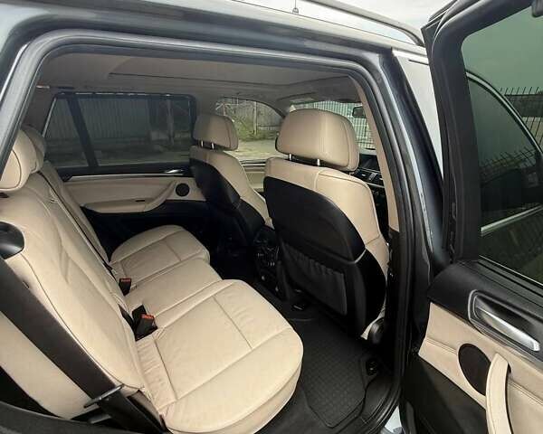 Серый БМВ Х5, объемом двигателя 3 л и пробегом 315 тыс. км за 16500 $, фото 15 на Automoto.ua