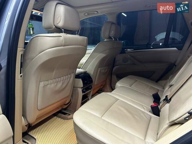 Серый БМВ Х5, объемом двигателя 2.98 л и пробегом 255 тыс. км за 14200 $, фото 14 на Automoto.ua